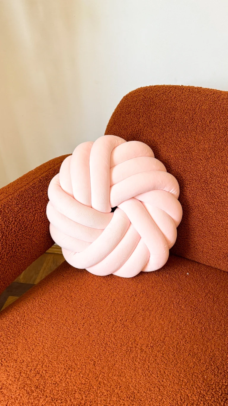 wyplatamy z włóczki velvet poduszka